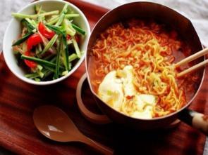 国产泡面制作工艺视频,从原料到成品，一探究竟